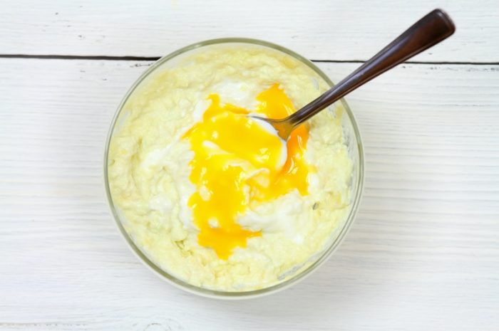 Domowa maseczka z jajka – sposób na zniszczone włosy